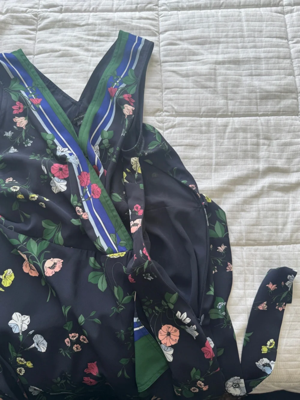 Ann Taylor flowy floral midi dress with tie waist, size 0 - Picture 6 of 11